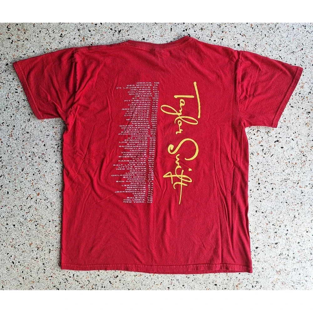 Taylor Swift Speak Now 2011 Tour Concert Red T-shirt in Size MY Swifties Swiftly